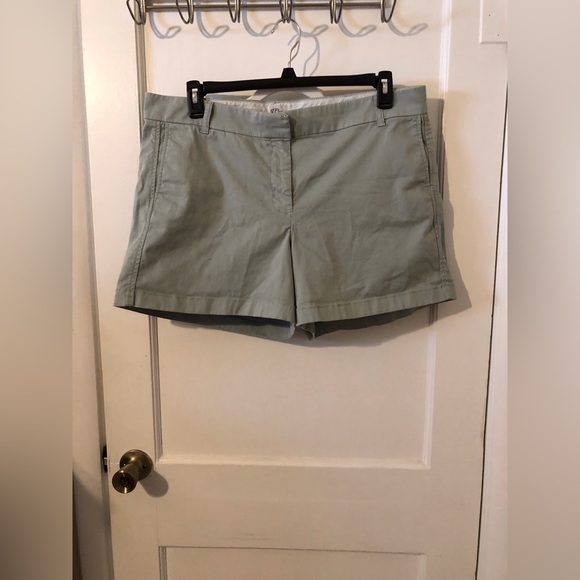 Chino shorts by J. Crew. Size 16 - Picture 2 of 3